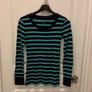GAP Long-sleeve Crewneck Tee - Small